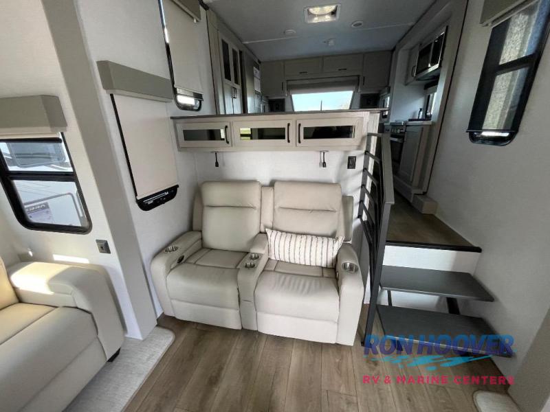 2025 PALOMINO 388FKH - Image 23