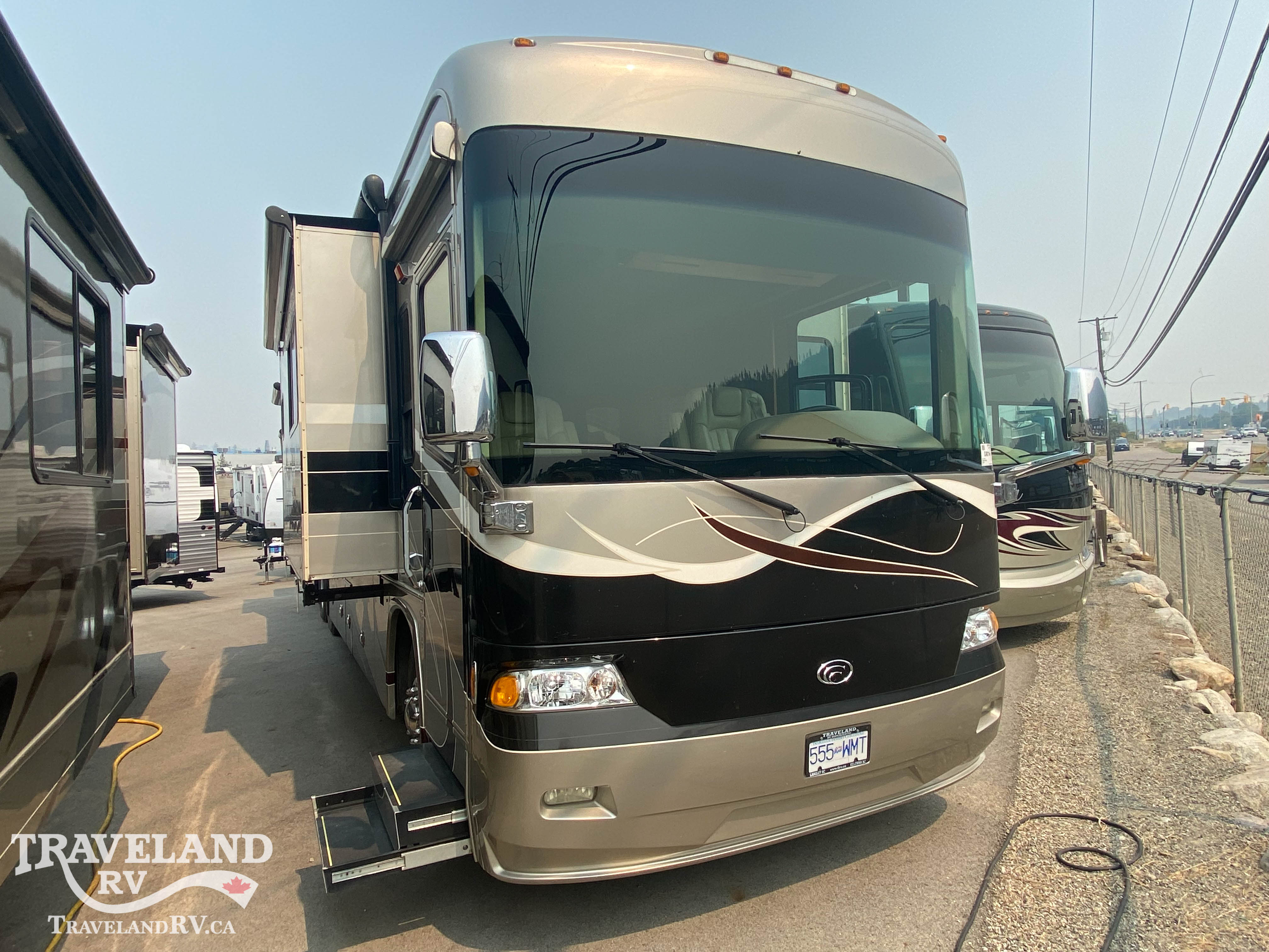 2007 COUNTRY COACH ALLURE 42 - Image 1