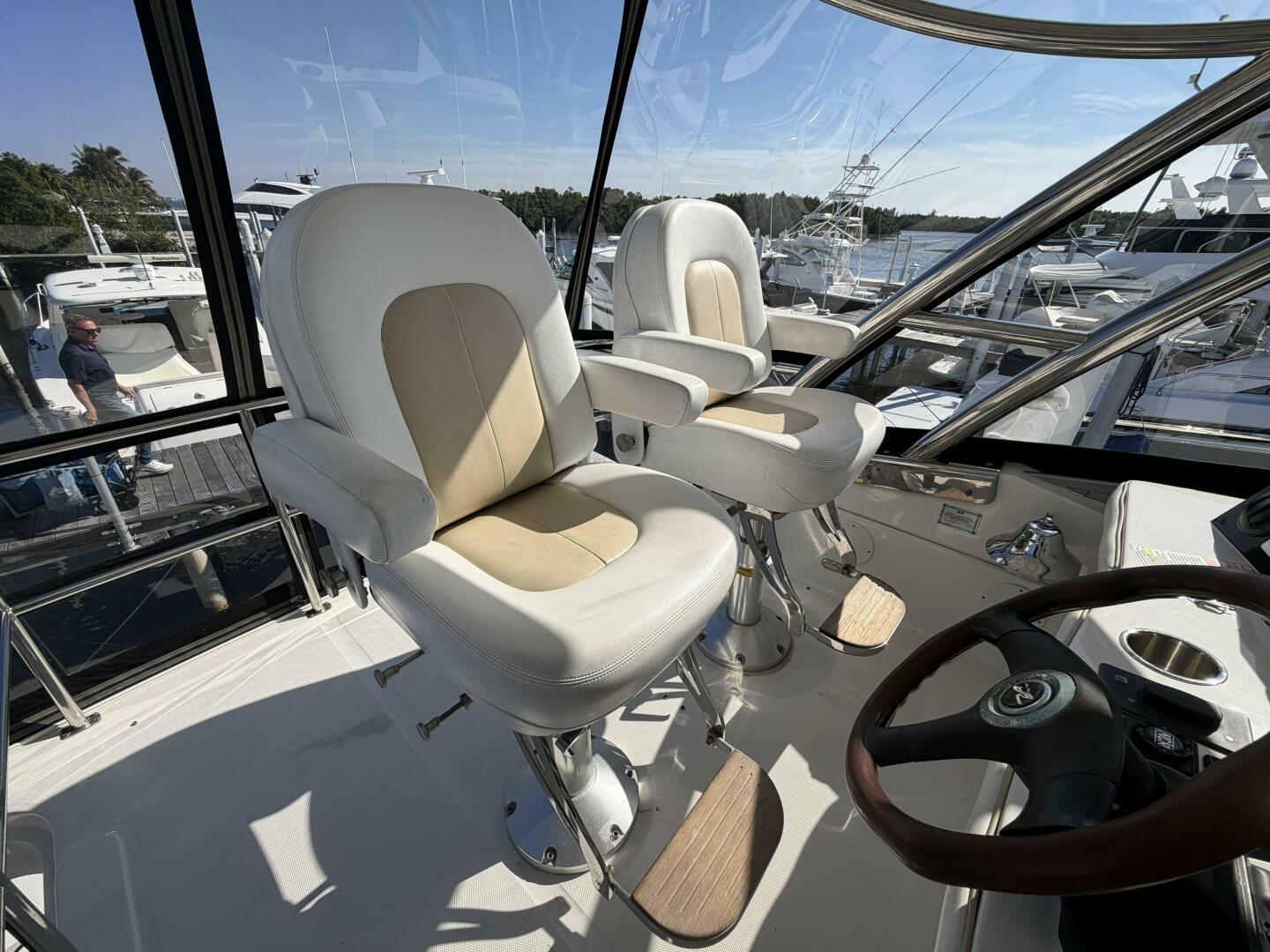 2008 Sea Ray 47 Sedan Bridge - Image 9
