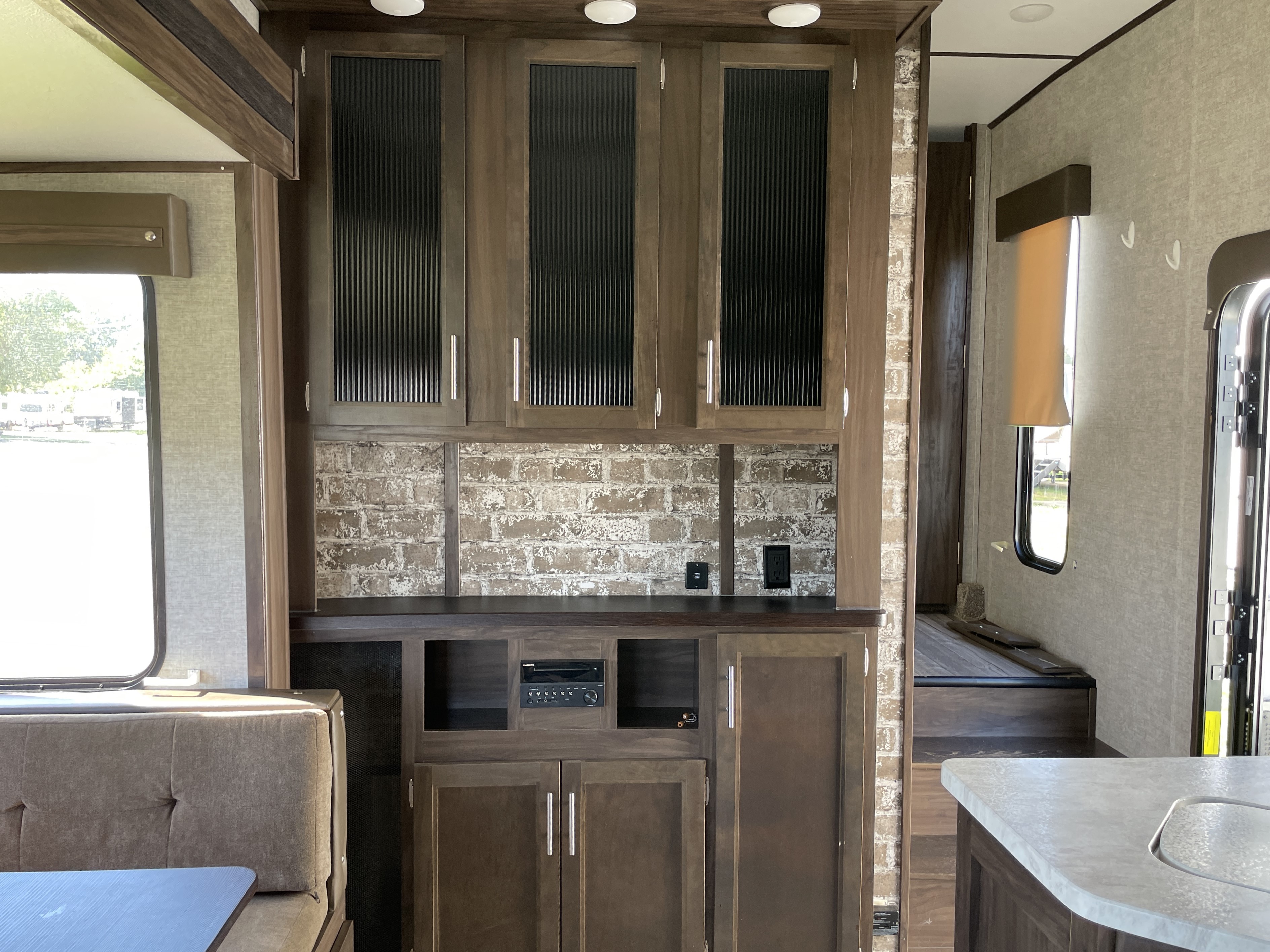 2018 Forest River Cherokee Arctic Wolf 265DBH8 - Image 10