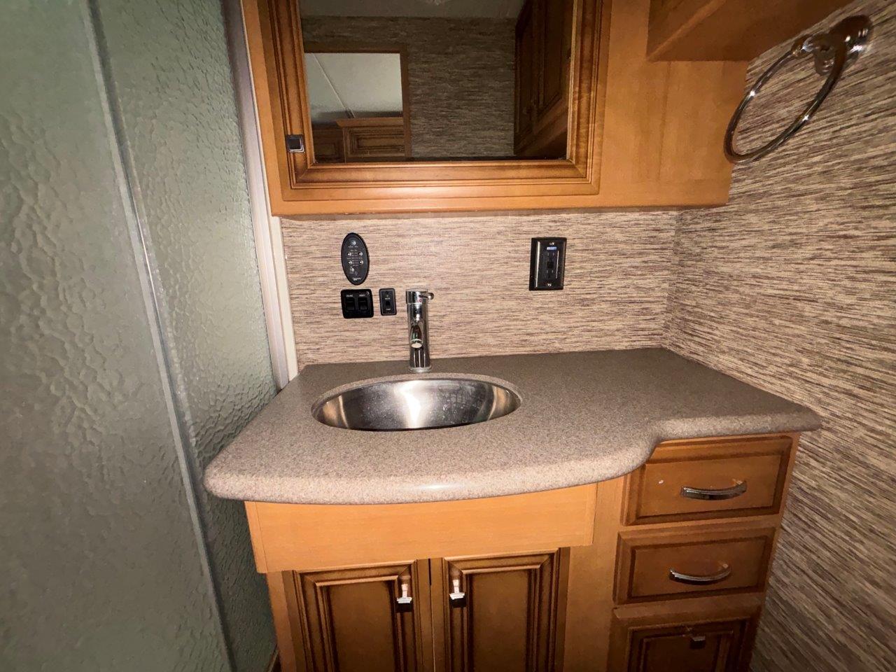 2017 Newmar Bay Star 3113 - Image 15