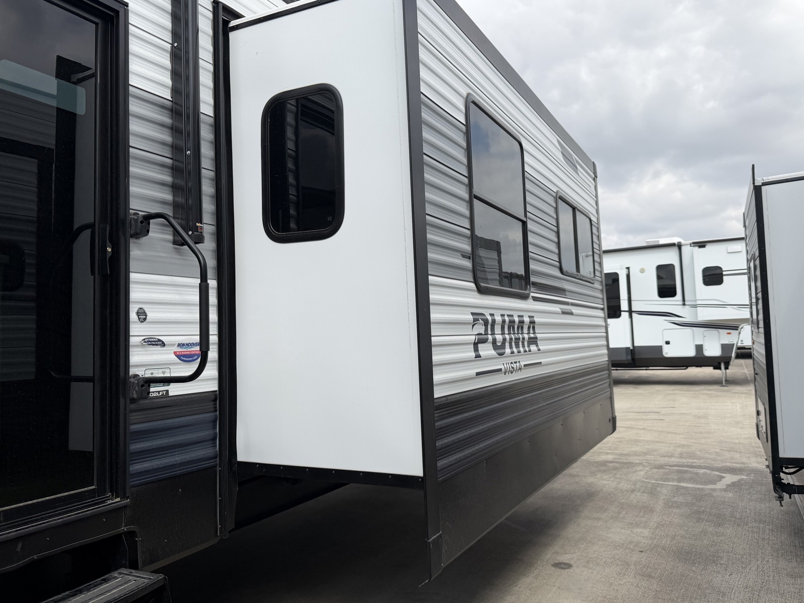 2026 PALOMINO PUMA 423LFT - Image 37