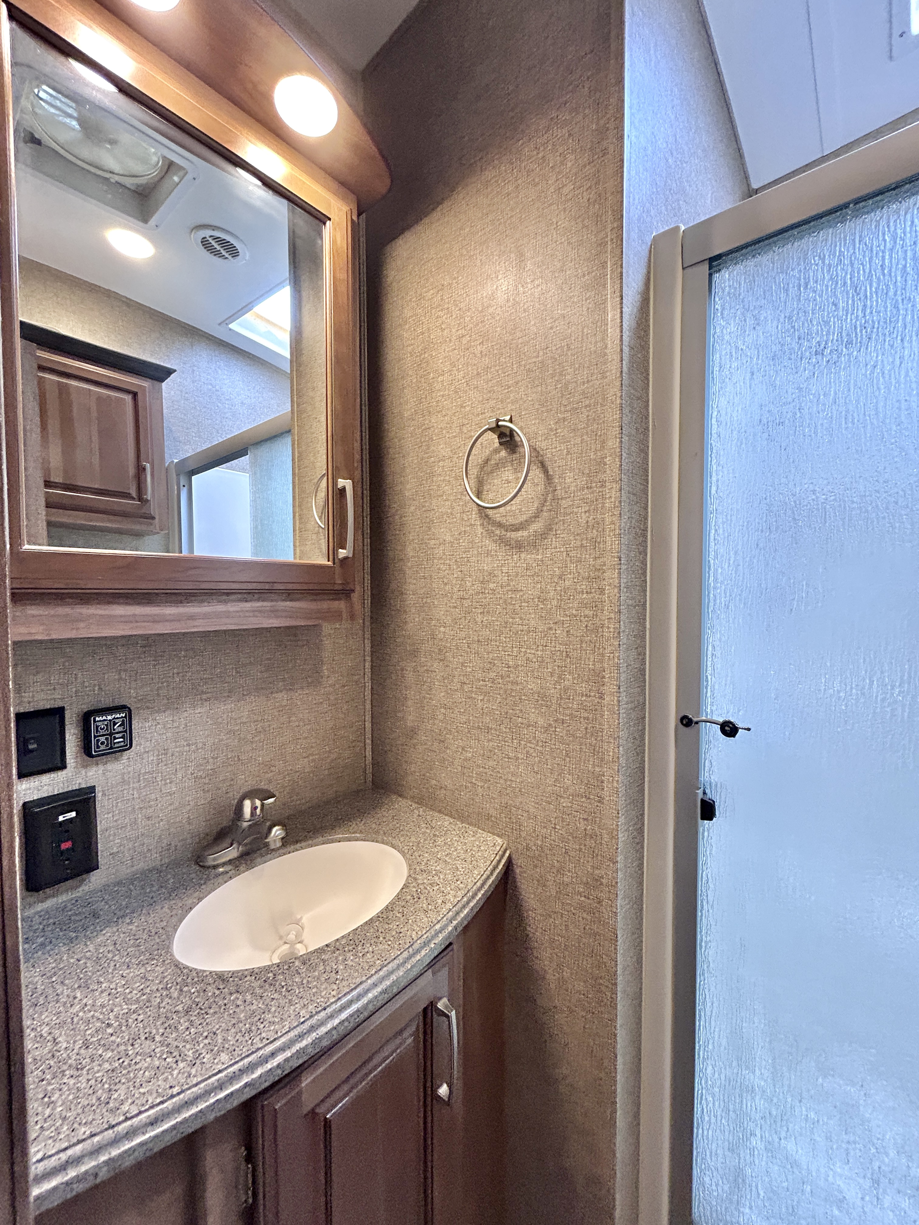 2017 Keystone Montana 3820FK - Image 21
