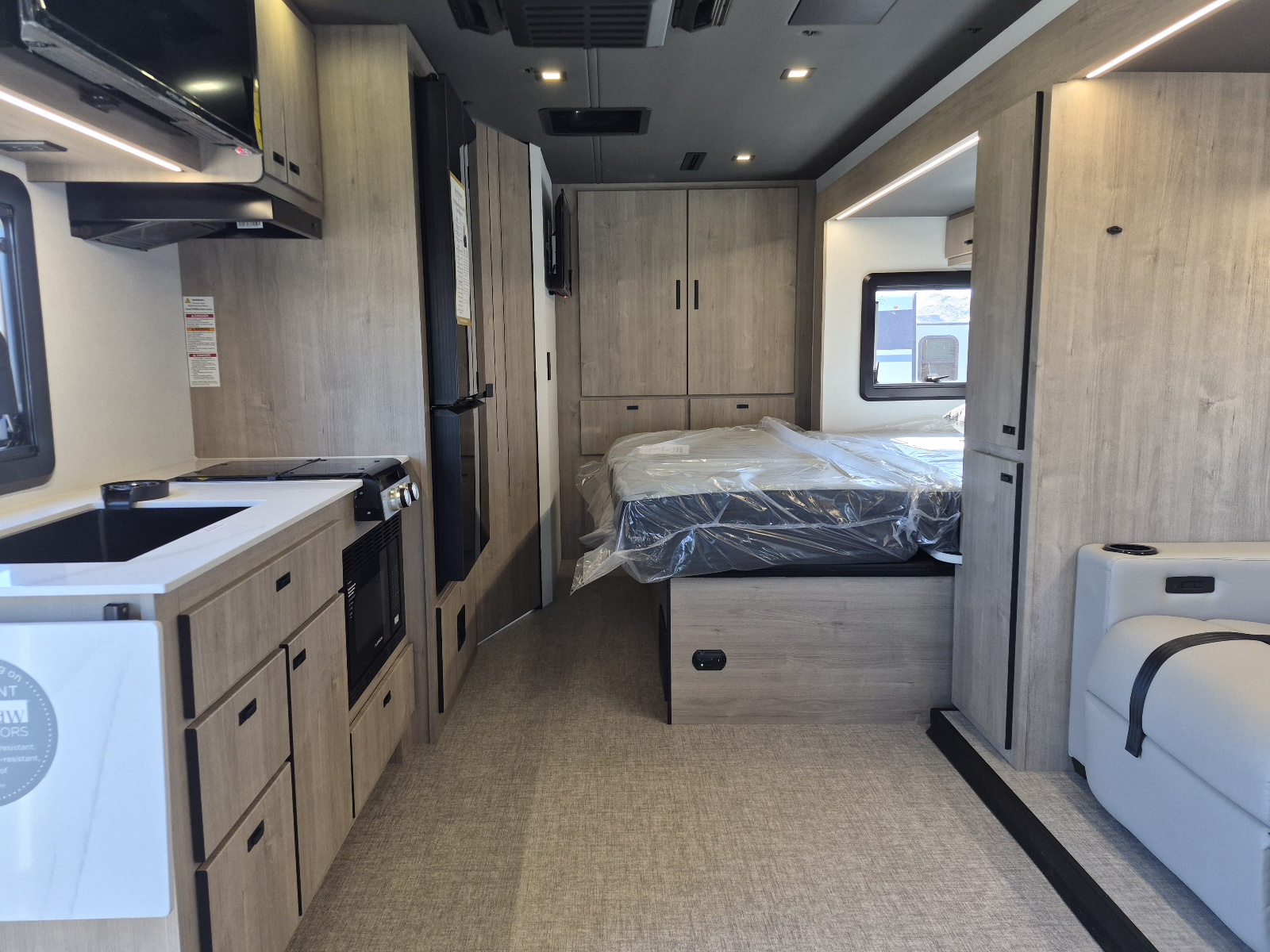 2027 Grand Design Lineage Series M 25FW - Image 7