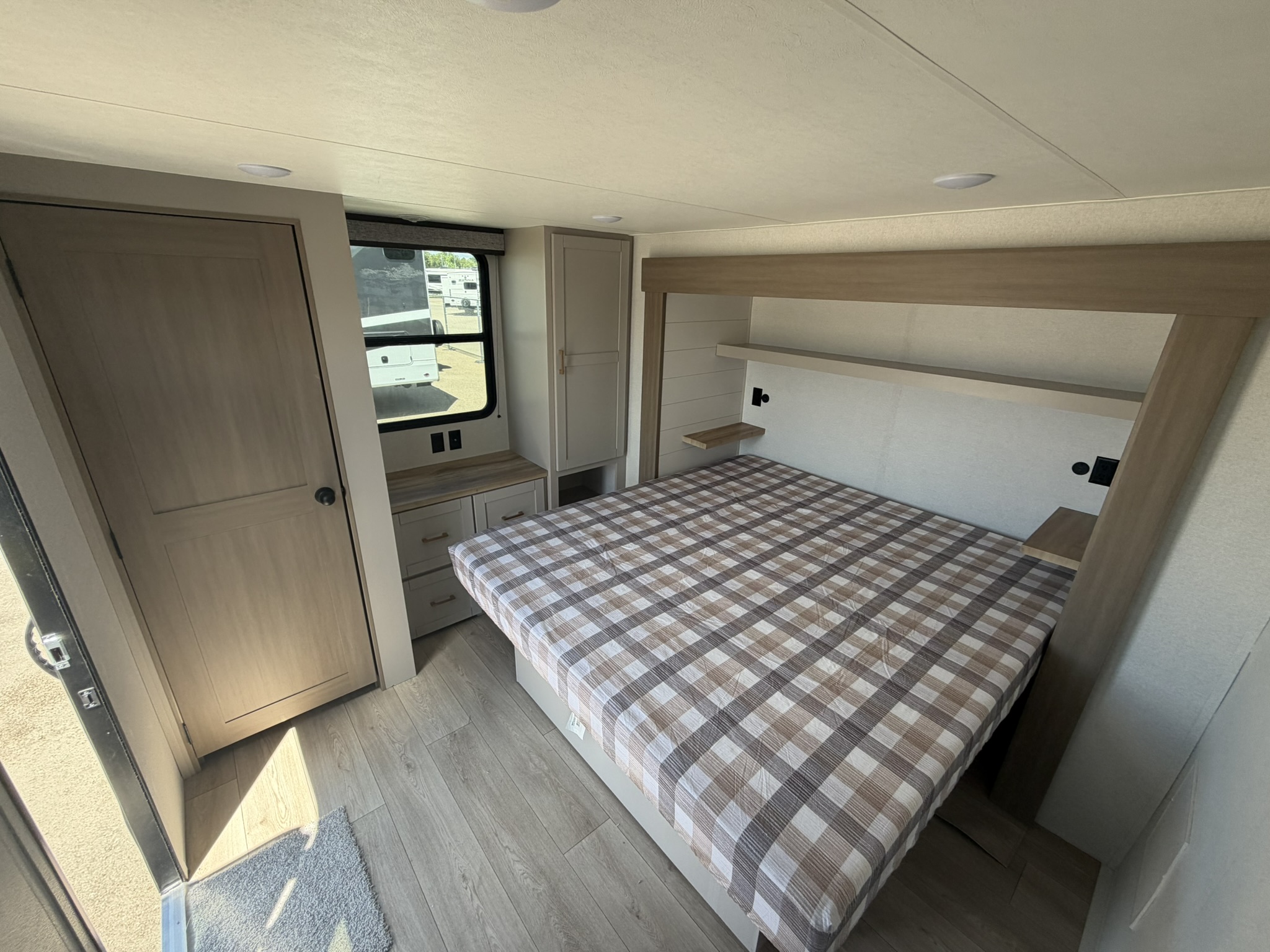 2027 JAYCO JAY FLIGHT BUNGALOW 404LOFT - Image 42