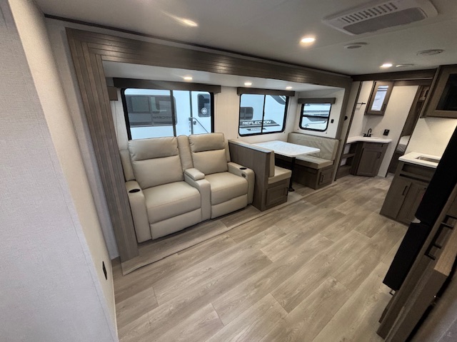 2026 Grand Design Transcend 305BHT - Image 12
