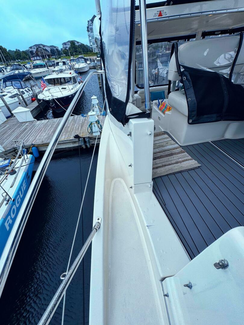 2005 Silverton 35 Motor Yacht - Image 7