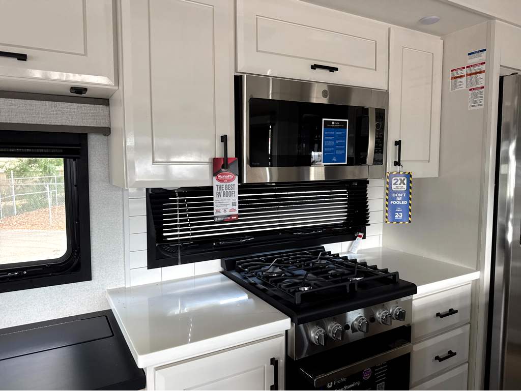 2027 JAYCO PINNACLE 32RLTS - Image 11