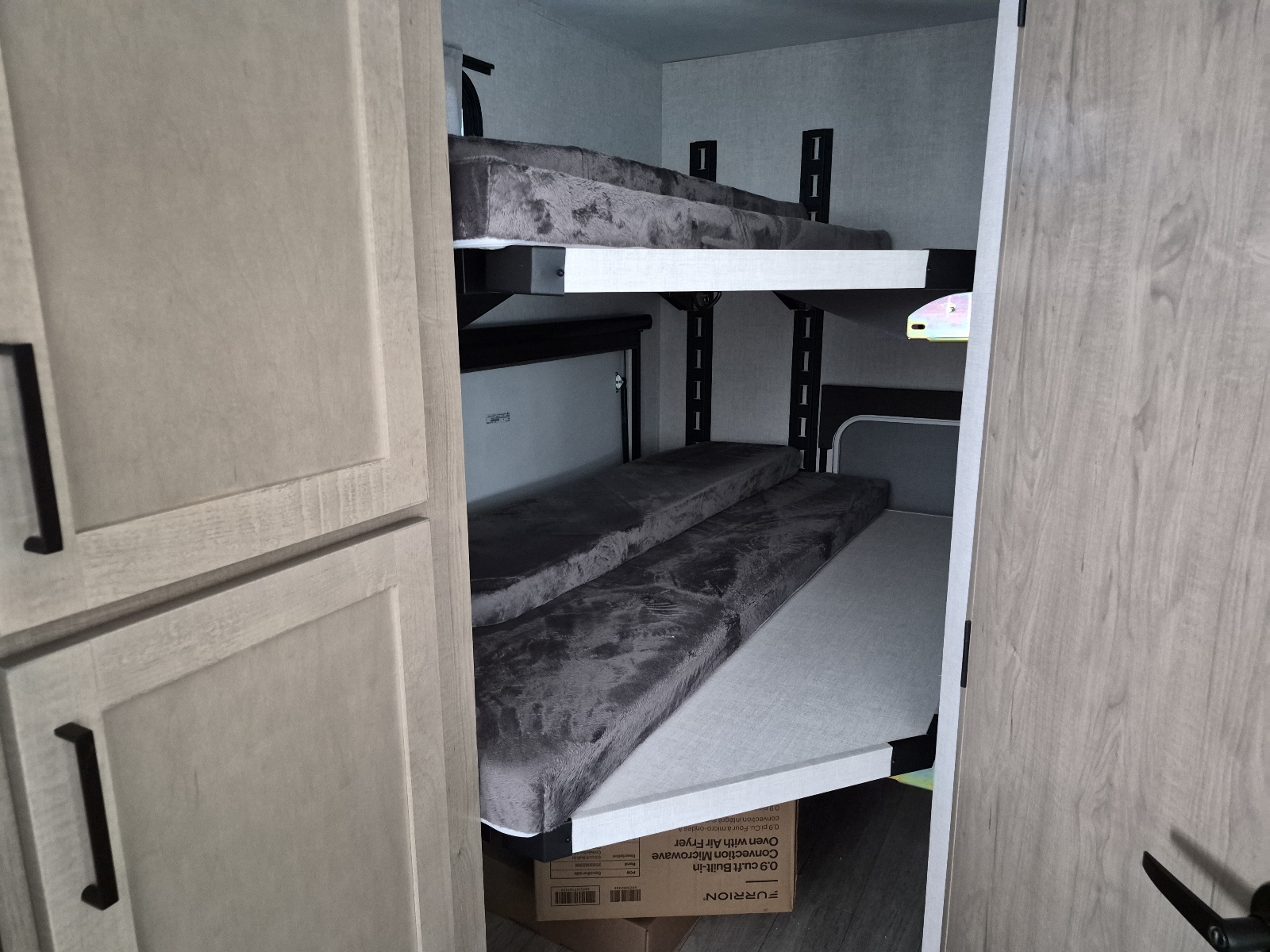 2027 Ember RV E-Series 26ETS - Image 7