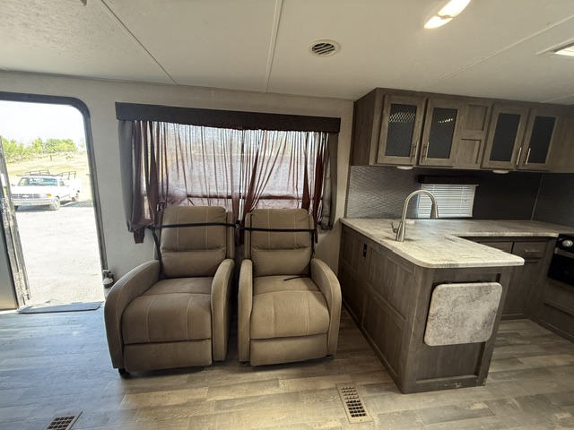 2019 Forest River Vibe 26RK - Image 8
