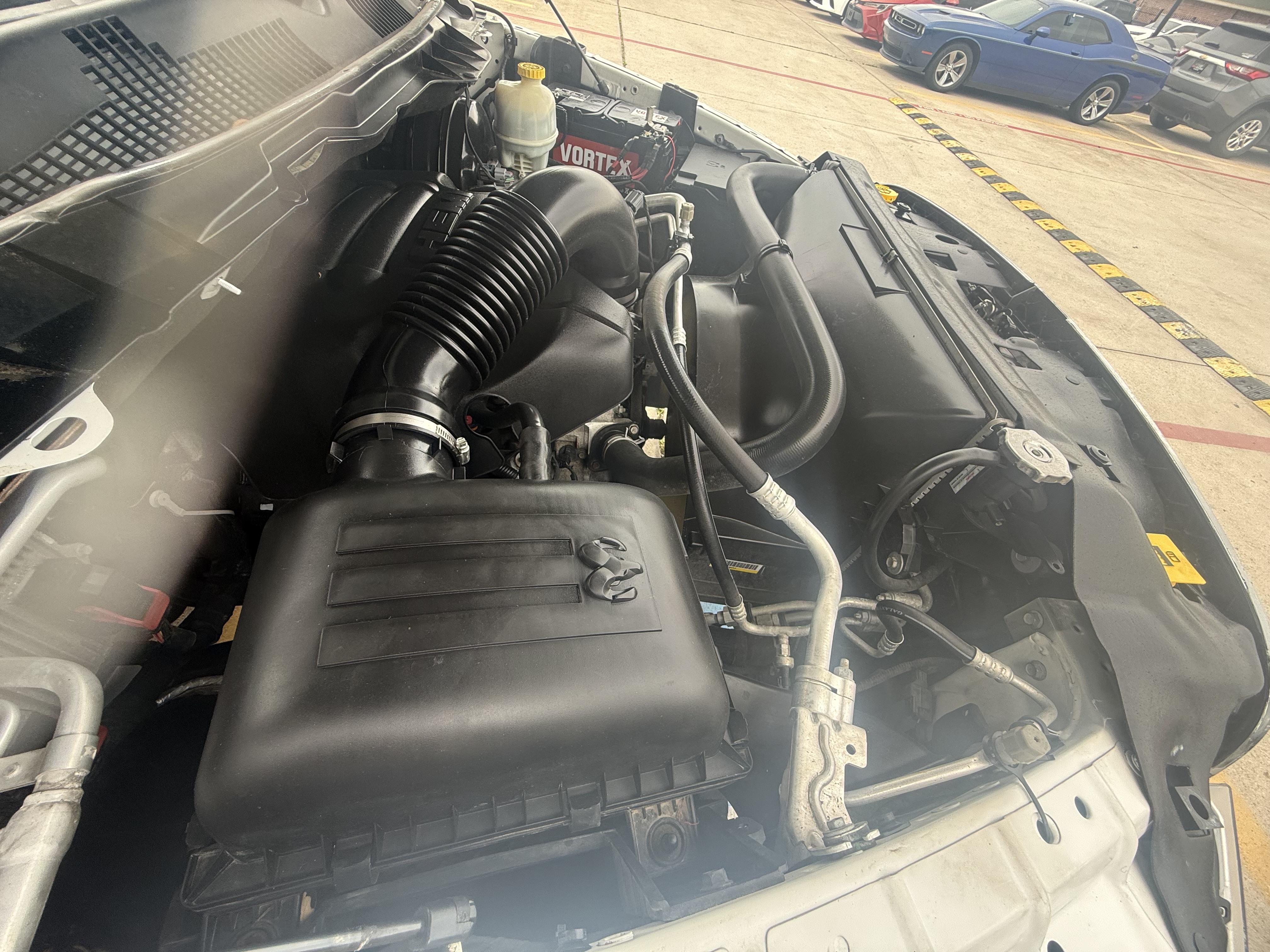 2016 Ram 1500 Pickup-V8 Crew Cab Tradesman 4WD - Image 5