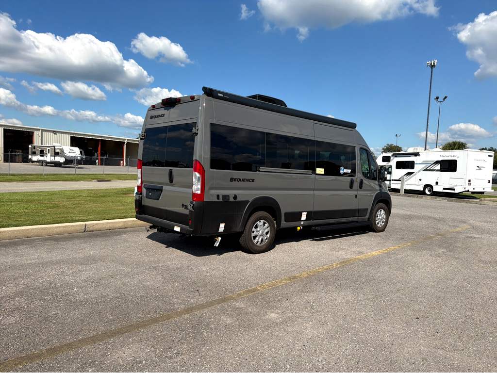 2027 THOR MOTOR COACH SEQUENCE 20L - Image 3