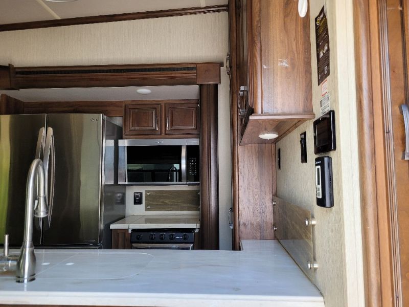 2018 Palomino Columbus 298RL - Image 5