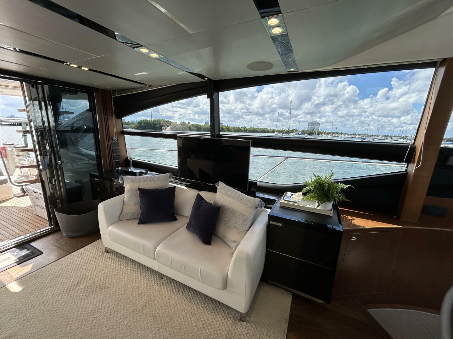 2014 Princess S72 - Image 11