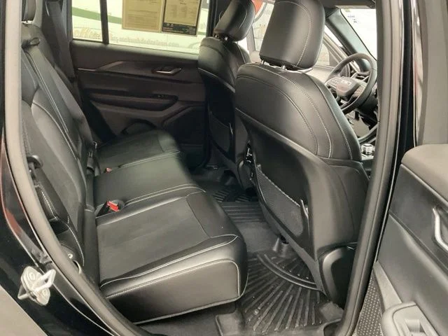 2024 Jeep Grand-Cherokee-L Laredo Altitude 4x4 - Image 24