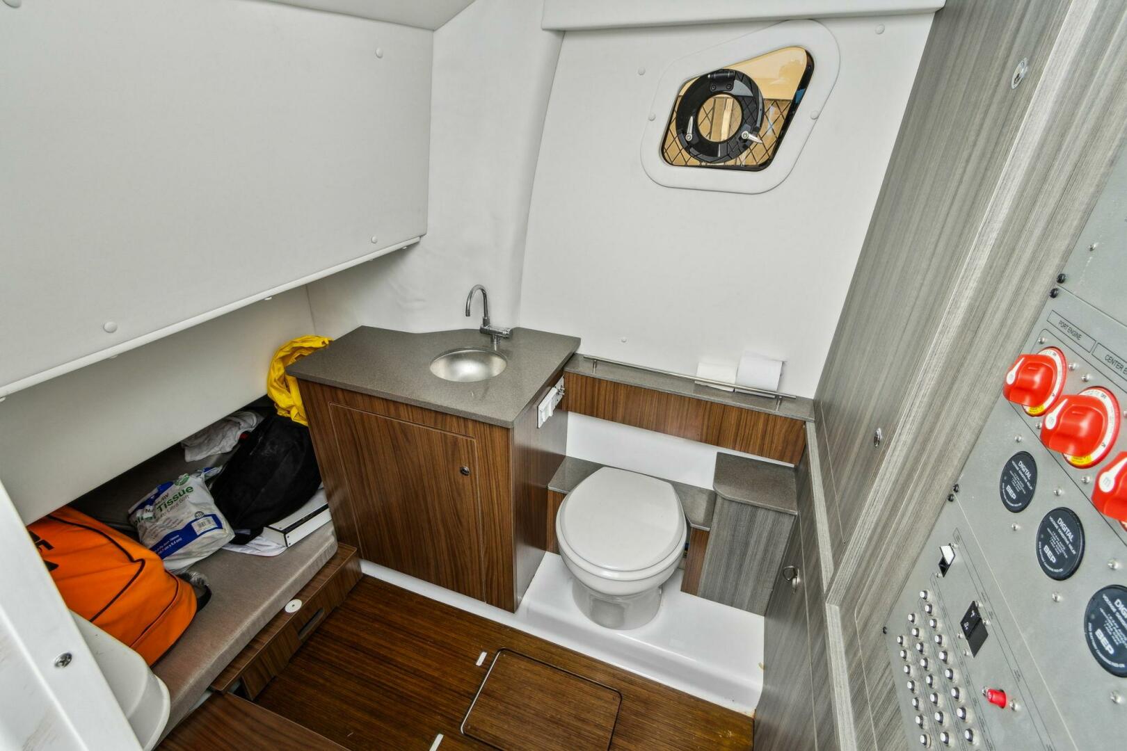 2023 Wellcraft 352 Fisherman Center Console - Image 27