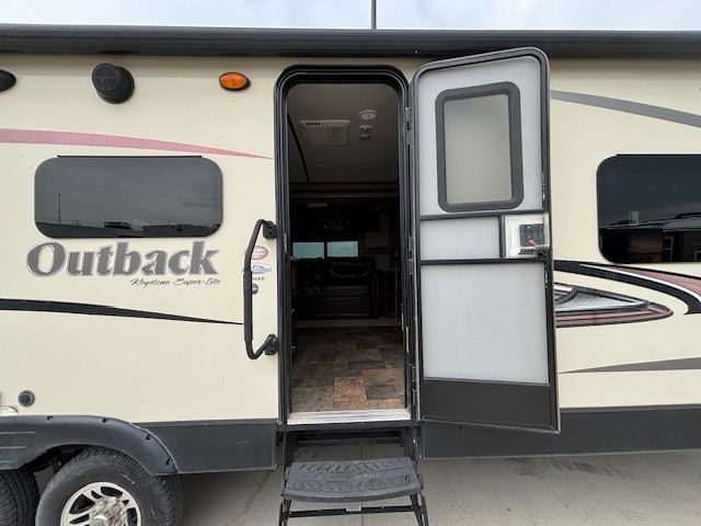 2015 Keystone Outback 300RB - Image 9
