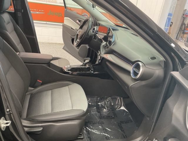 2025 Chevrolet Trax FWD 4dr LT - Image 31