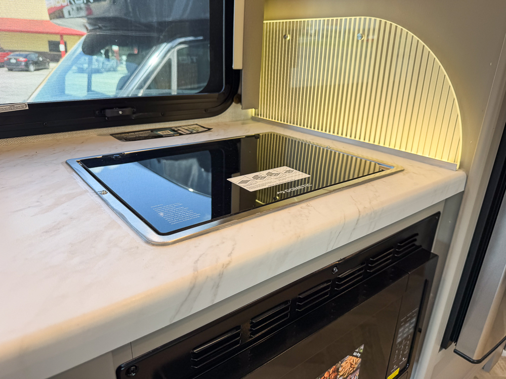 2025 THOR MOTORCOACH 24TT - Image 47
