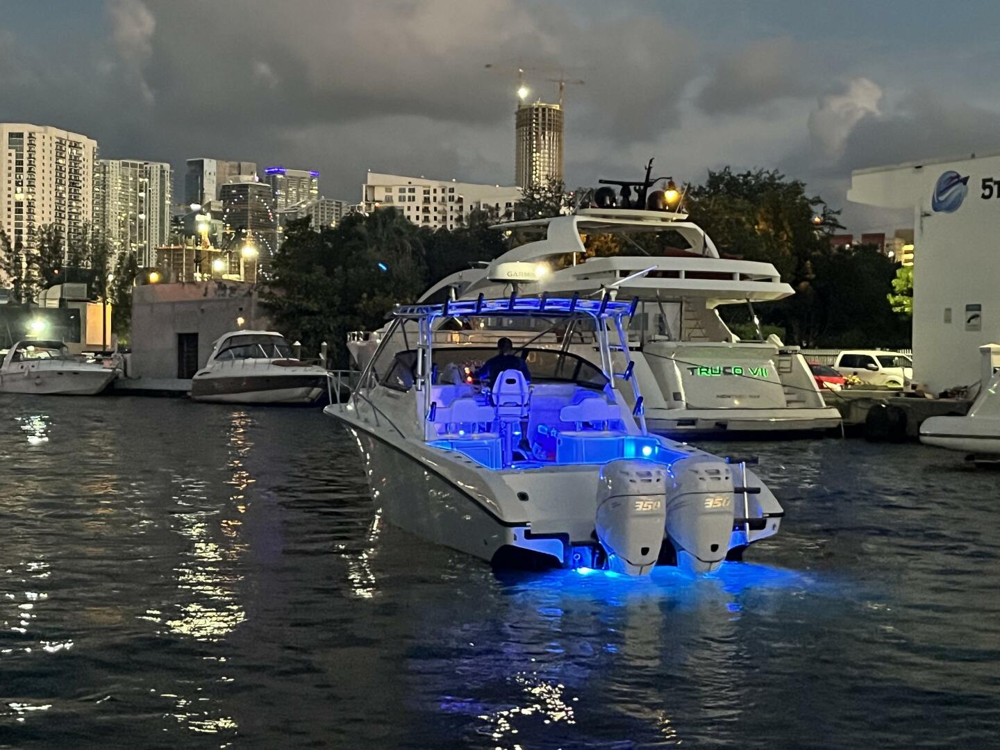 2007 Fountain 33 Sportfish Cruiser - Image 11