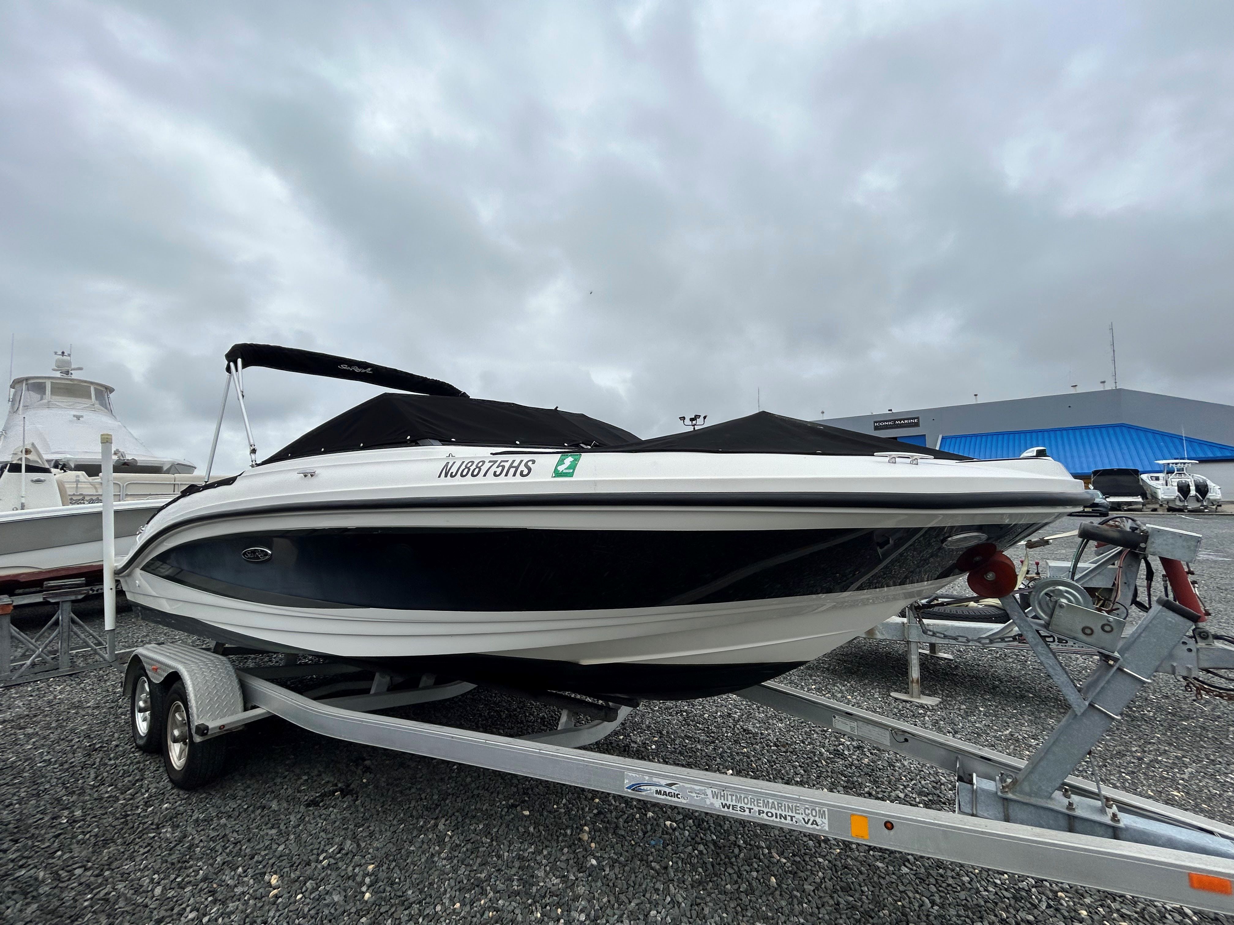 2016 Sea Ray SPX 210 - Image 2