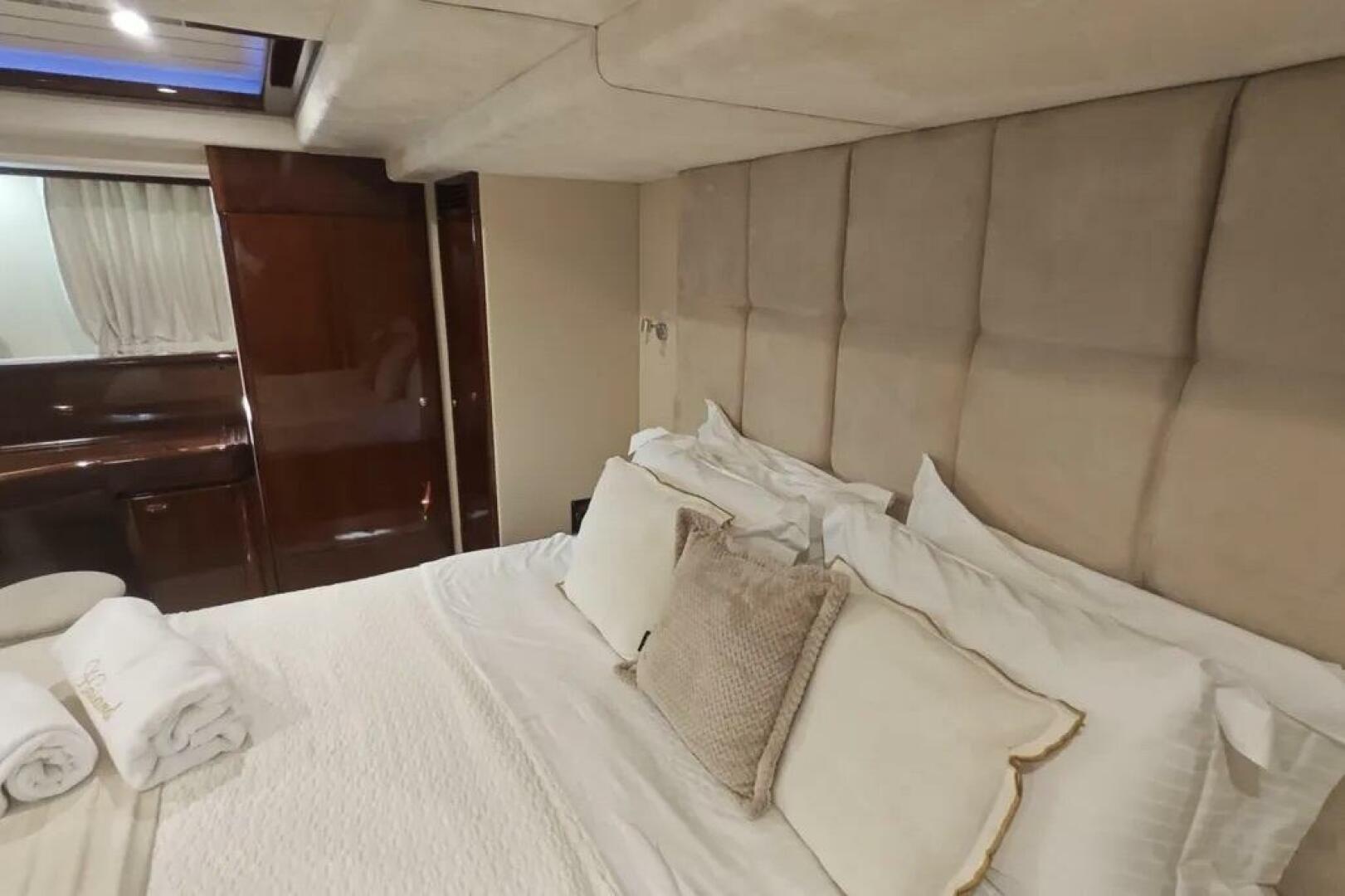 2002 Ferretti Yachts 720 - Image 8