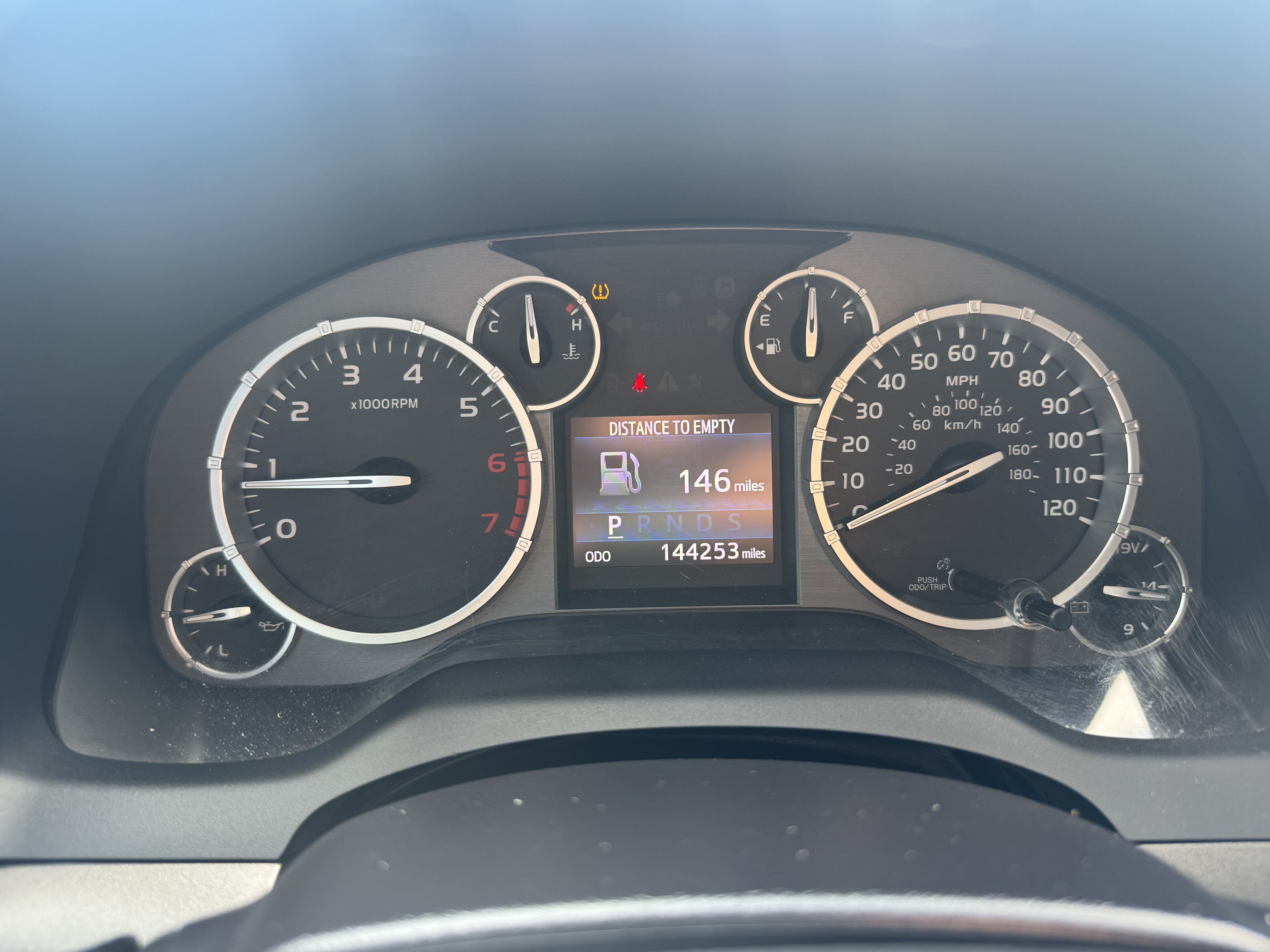 2014 Toyota Tundra CrewMax SR5 4WD 5.7L V8 - Image 22