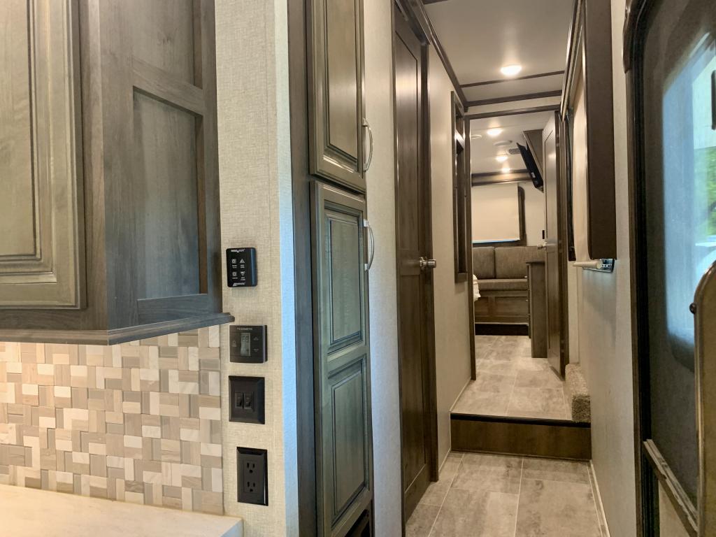 2019 Keystone Montana 3811MS - Image 33