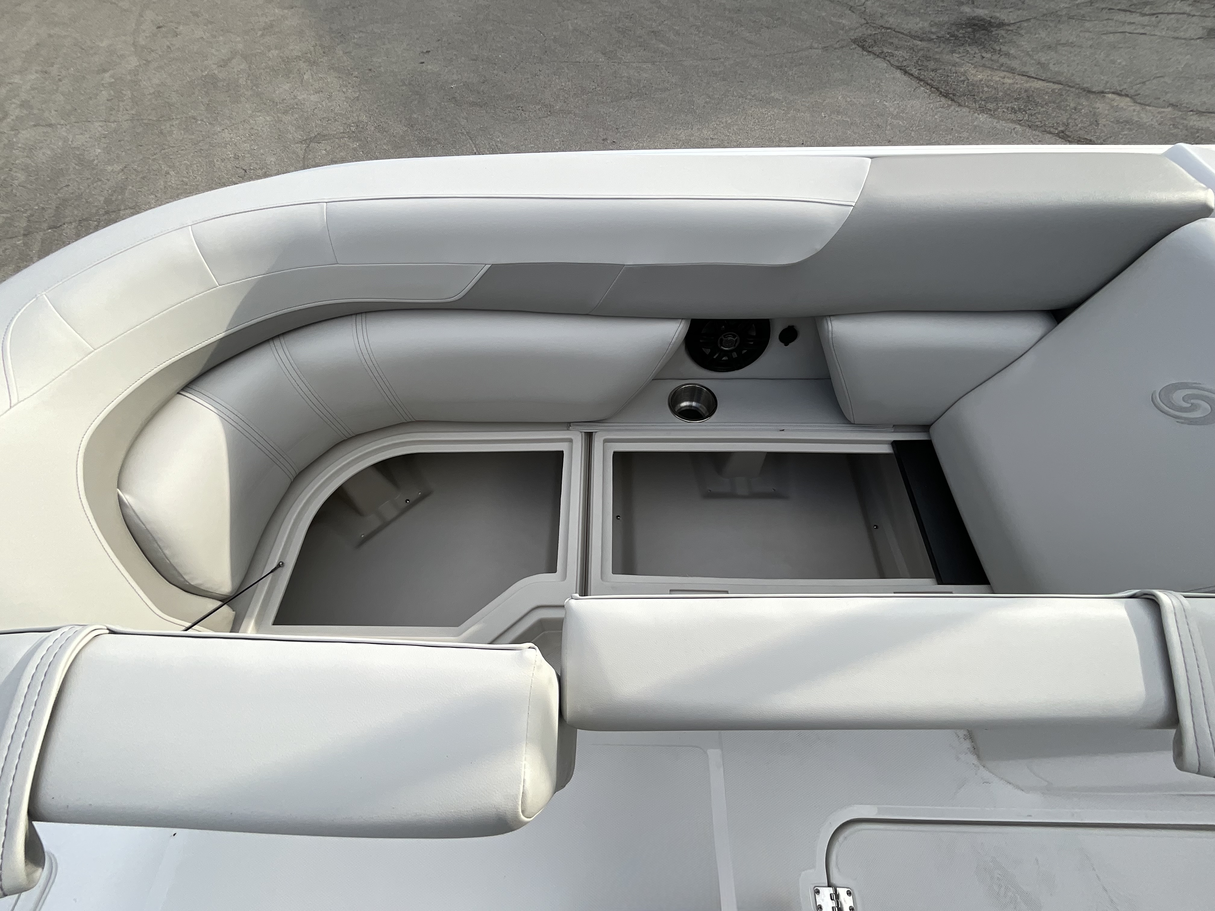 2027 Hurricane FunDeck 2360 REF - Image 29