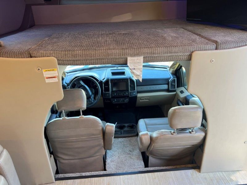 2021 Thor Motor Coach Magnitude SV34 - Image 9