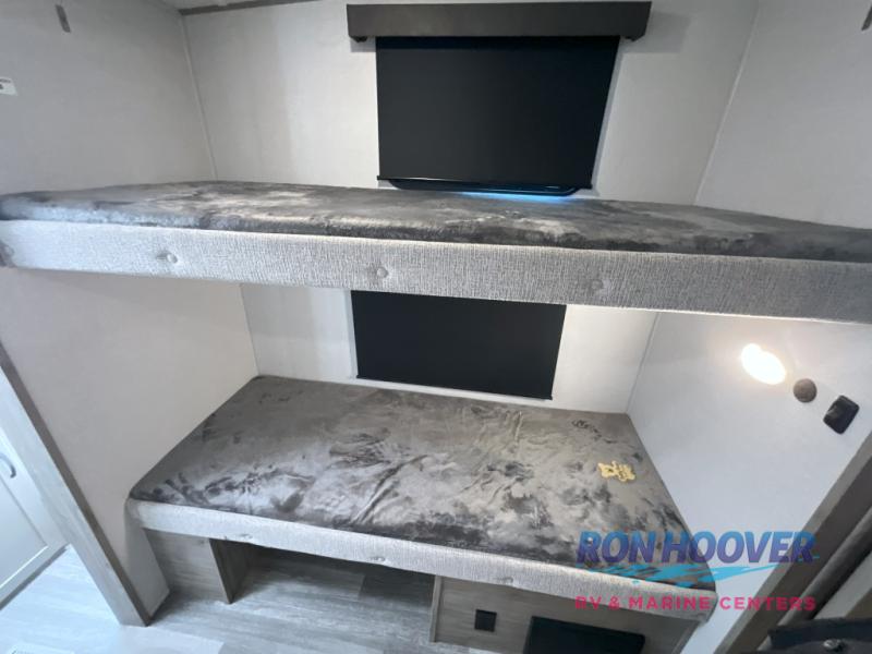 2024 COACHMEN 368TBH - Image 22