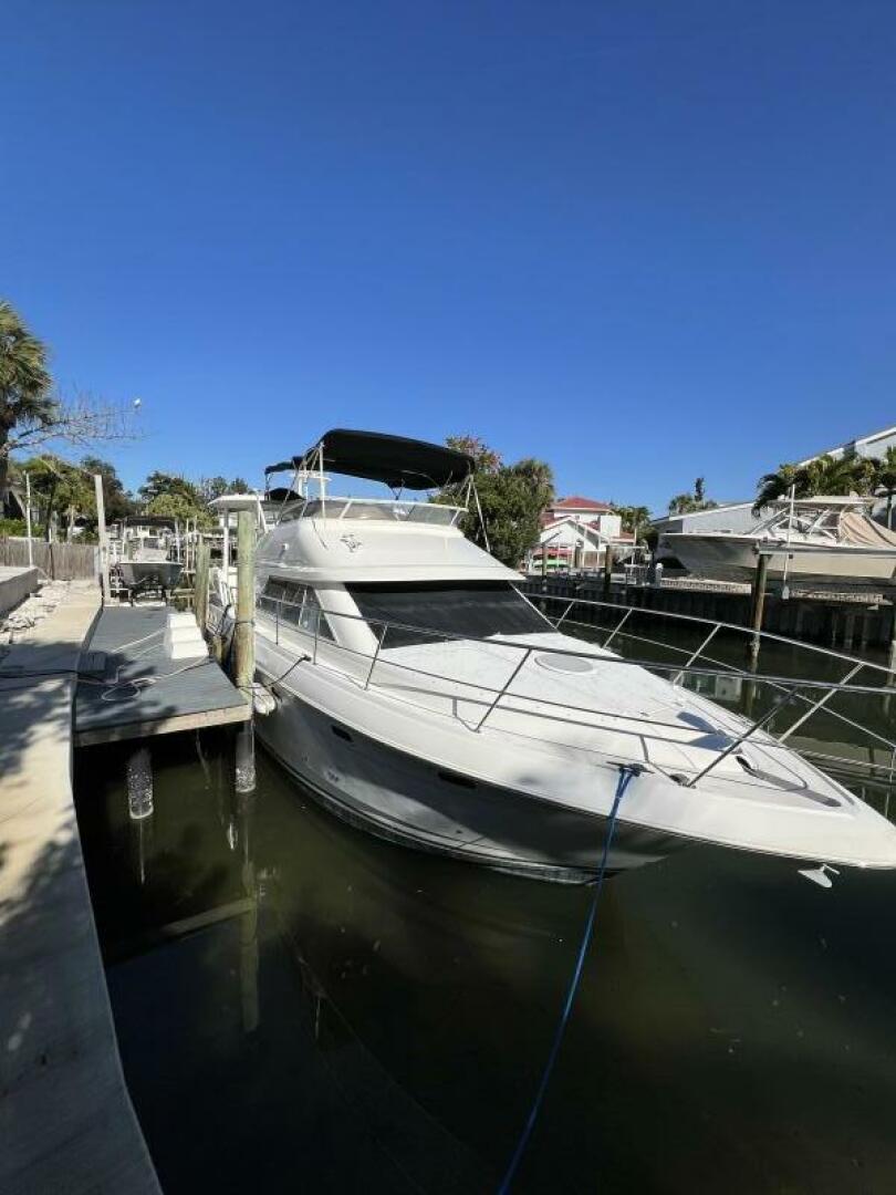 2004 Cruisers Yachts - Image 4