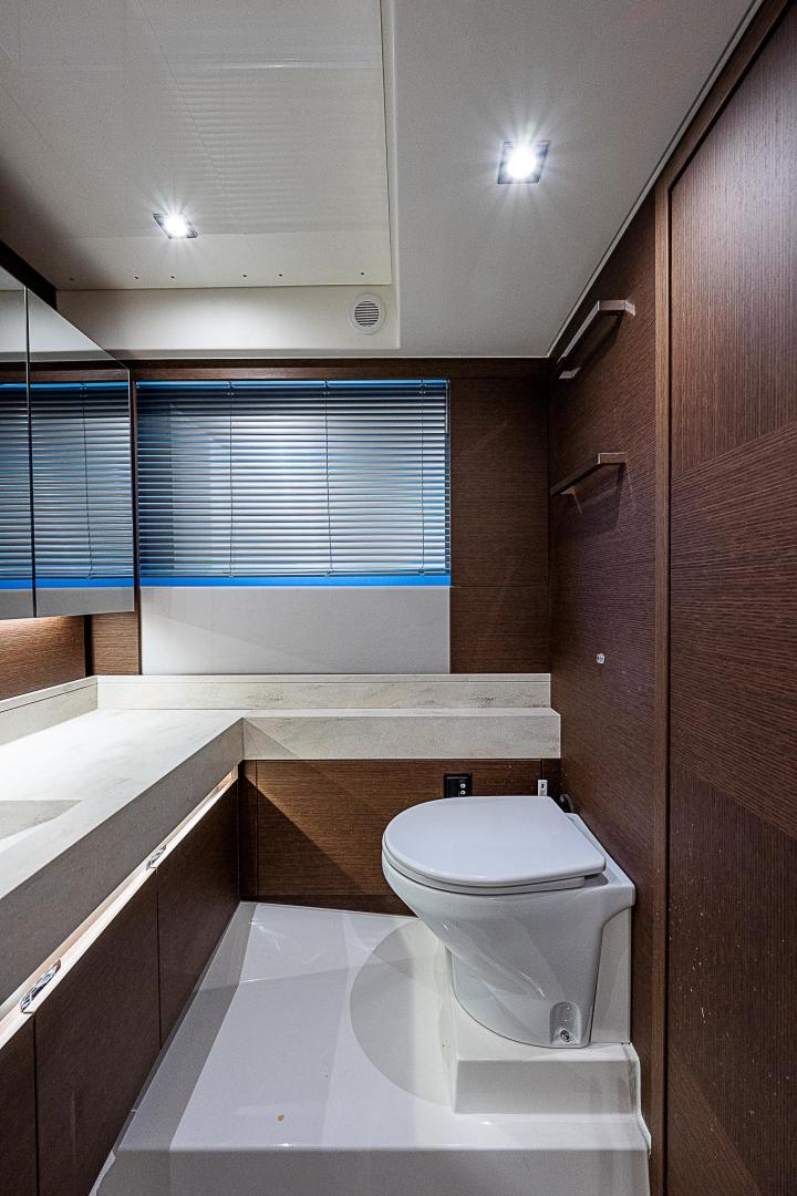 2022 Prestige 520 Fly - Image 32