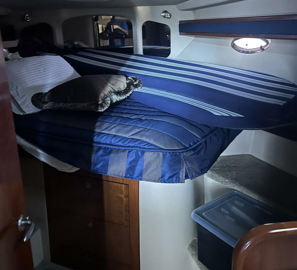 2006 Cruisers Yachts 370 Express - Image 4