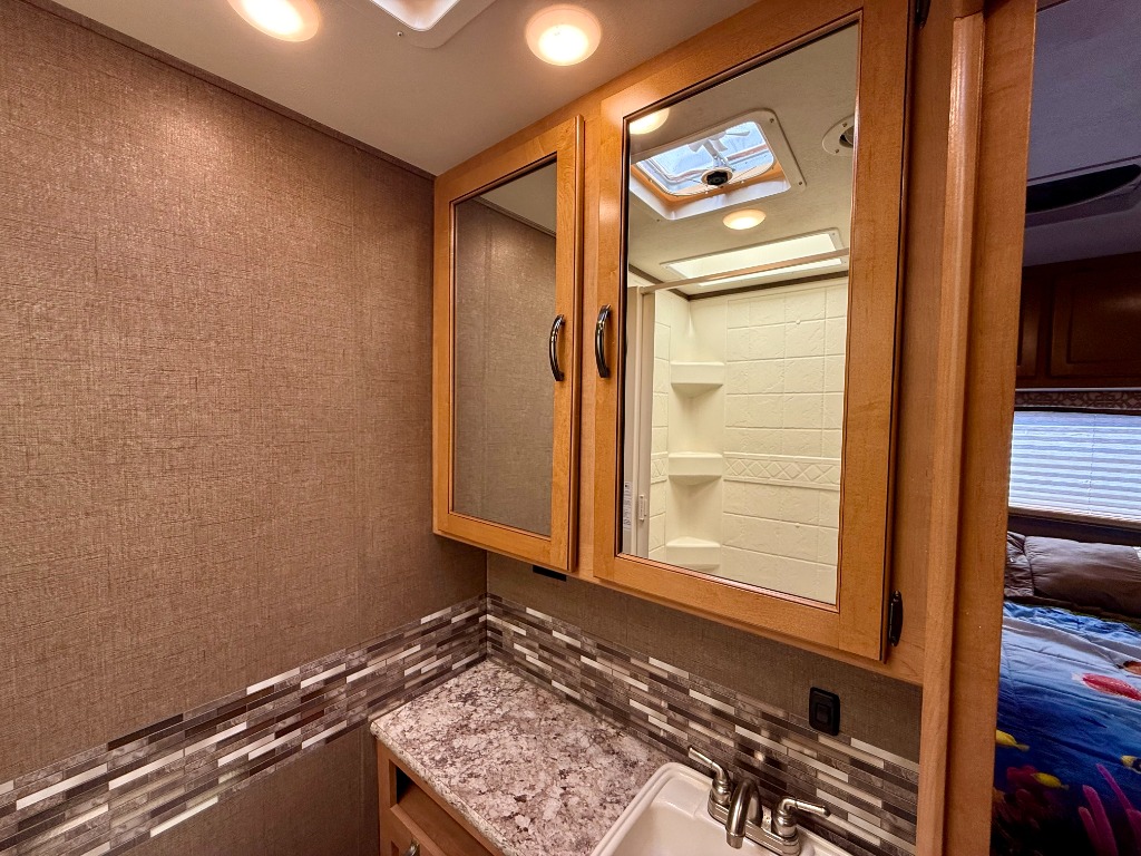2017 Chateau 28Z - Image 20