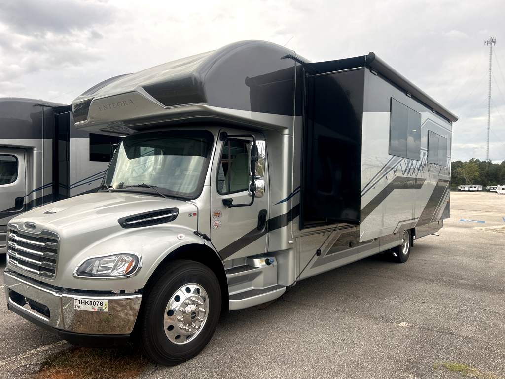 2026 ENTEGRA COACH ACCOLADE 37K - Image 3