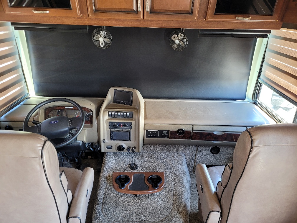 2014 Fleetwood Bounder 36E - Image 5