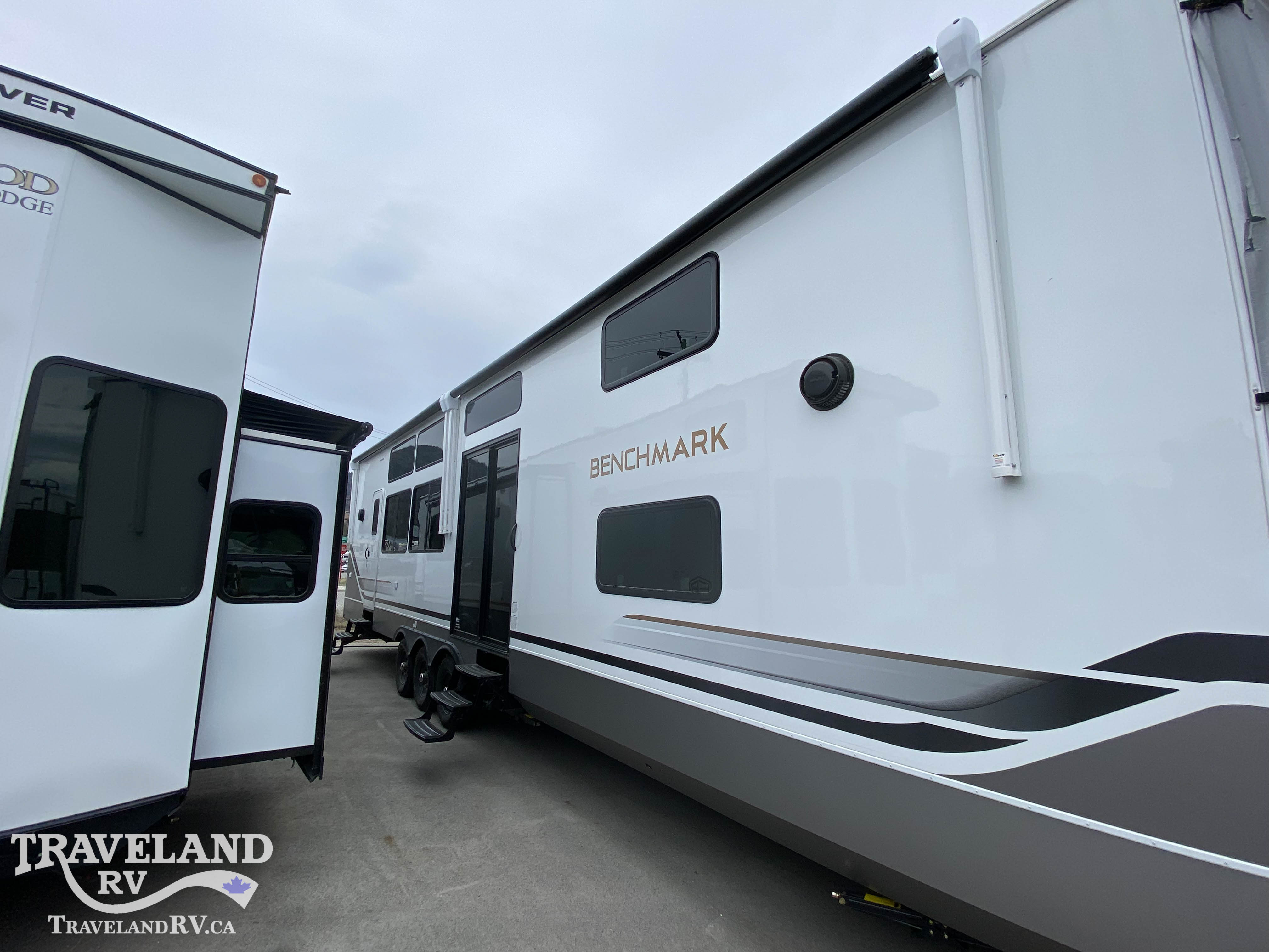 2026 Alliance RV Benchmark 44LFT - Image 1