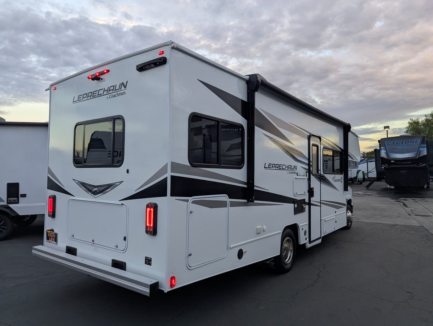 2025 Coachmen Leprechaun 260QB - Ford E-450 - Image 5