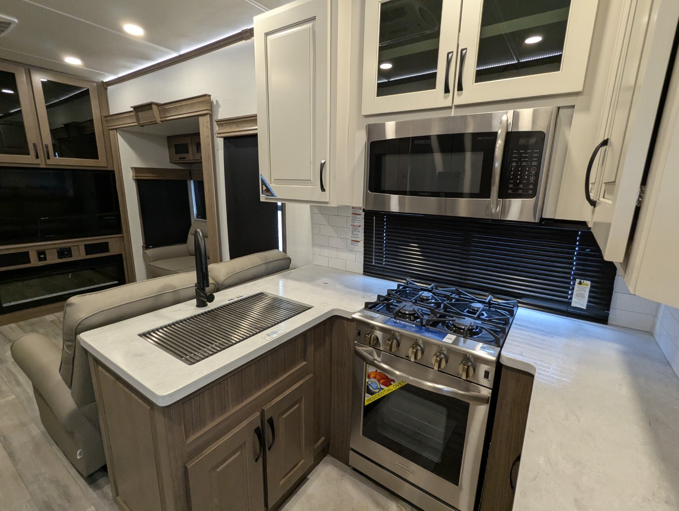 2024 Alliance RV Paradigm 395DS - Image 6