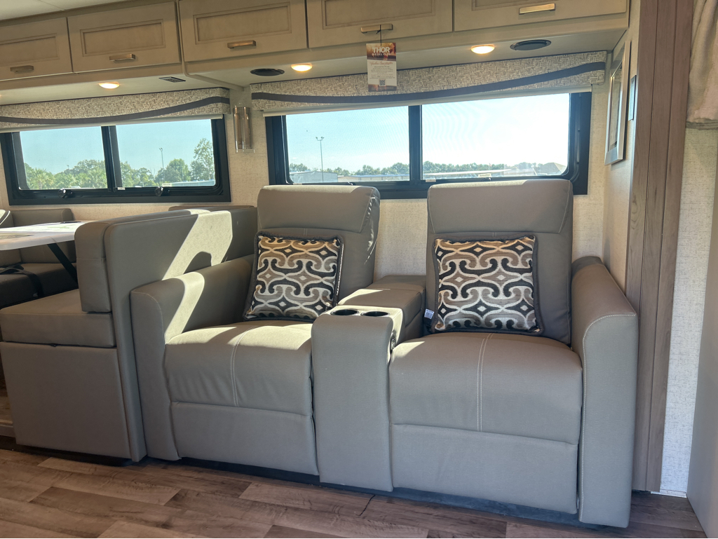 2026 THOR MOTOR COACH PASADENA 38DX - Image 37