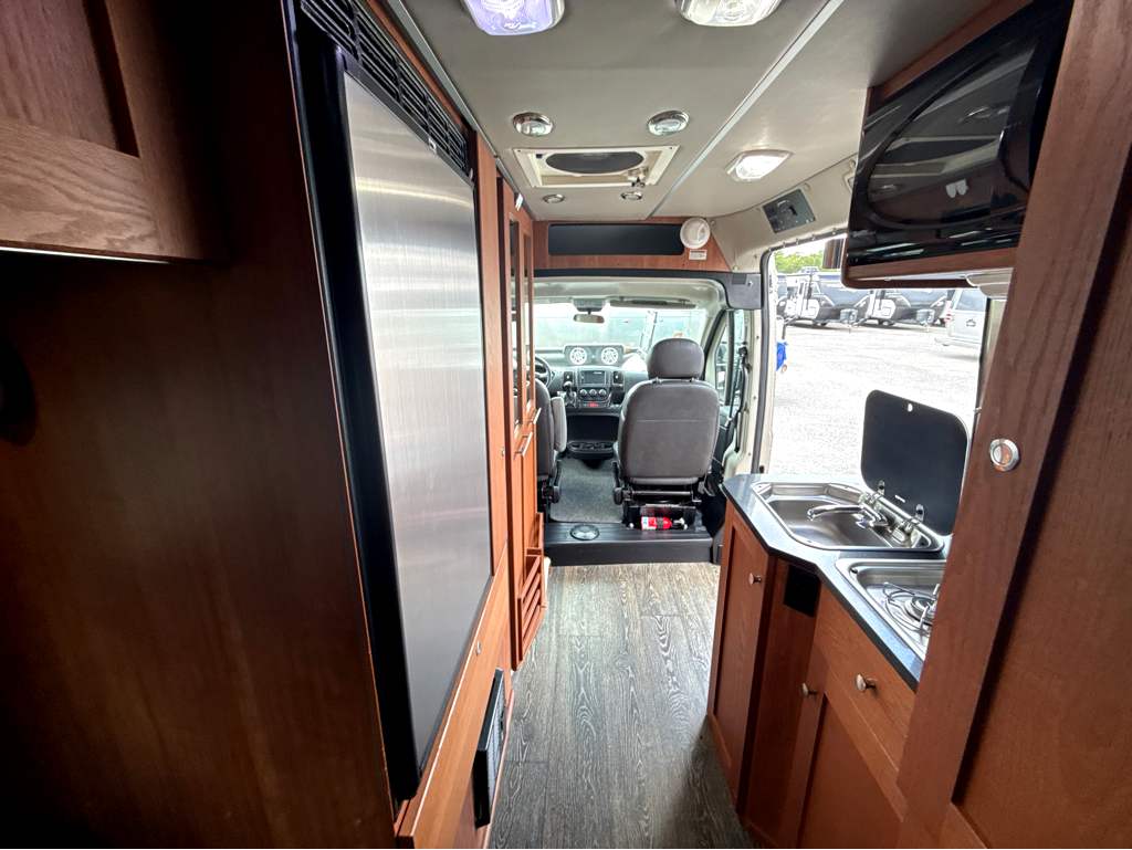 2018 ROADTREK ZION - Image 23
