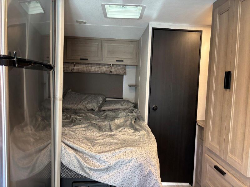 2024 Forest River Sunseeker 2860DS - Image 10