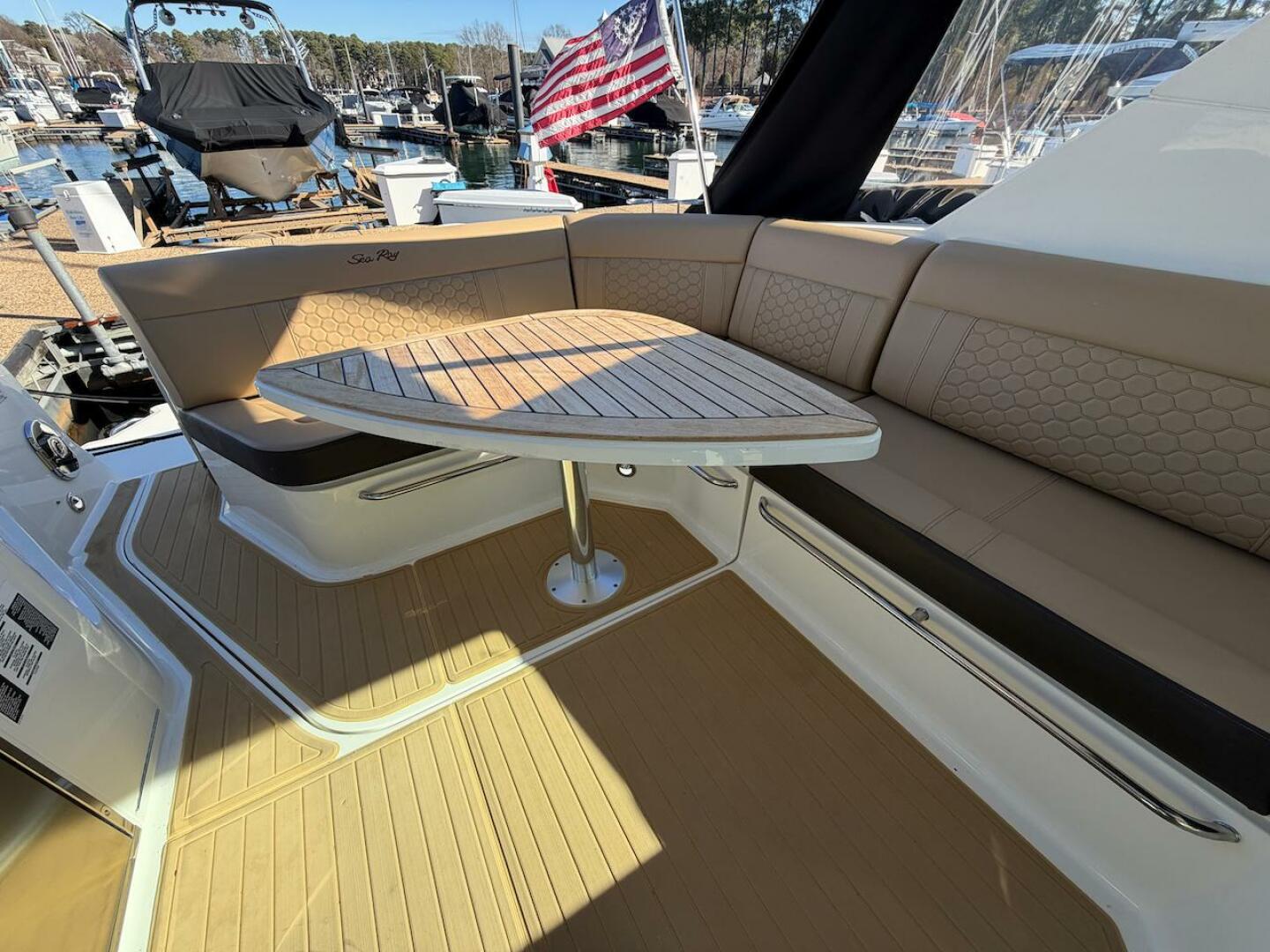 2023 Sea Ray 320 Outboard - Image 24