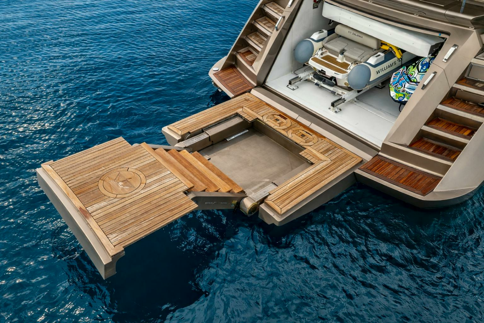 2018 Dominator Yachts Dominator Ilumen Base - Image 5
