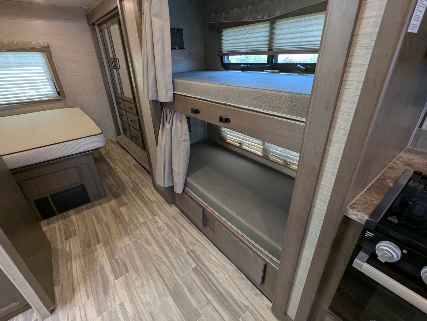 2022 Thor Motor Coach A.C.E. 32.3 - Image 21