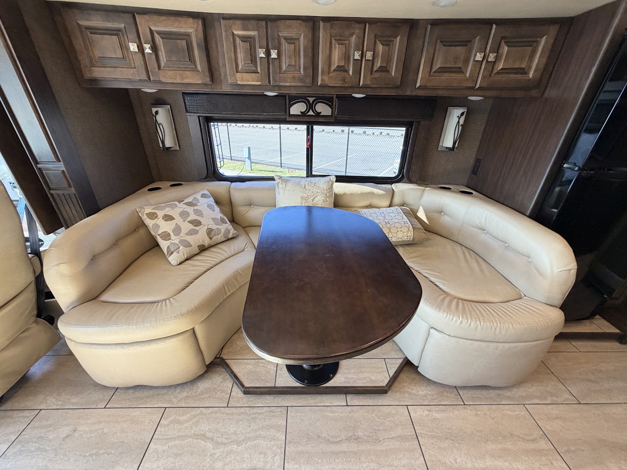 2017 TIFFIN ALLEGRO BREEZE 32BR - Image 16