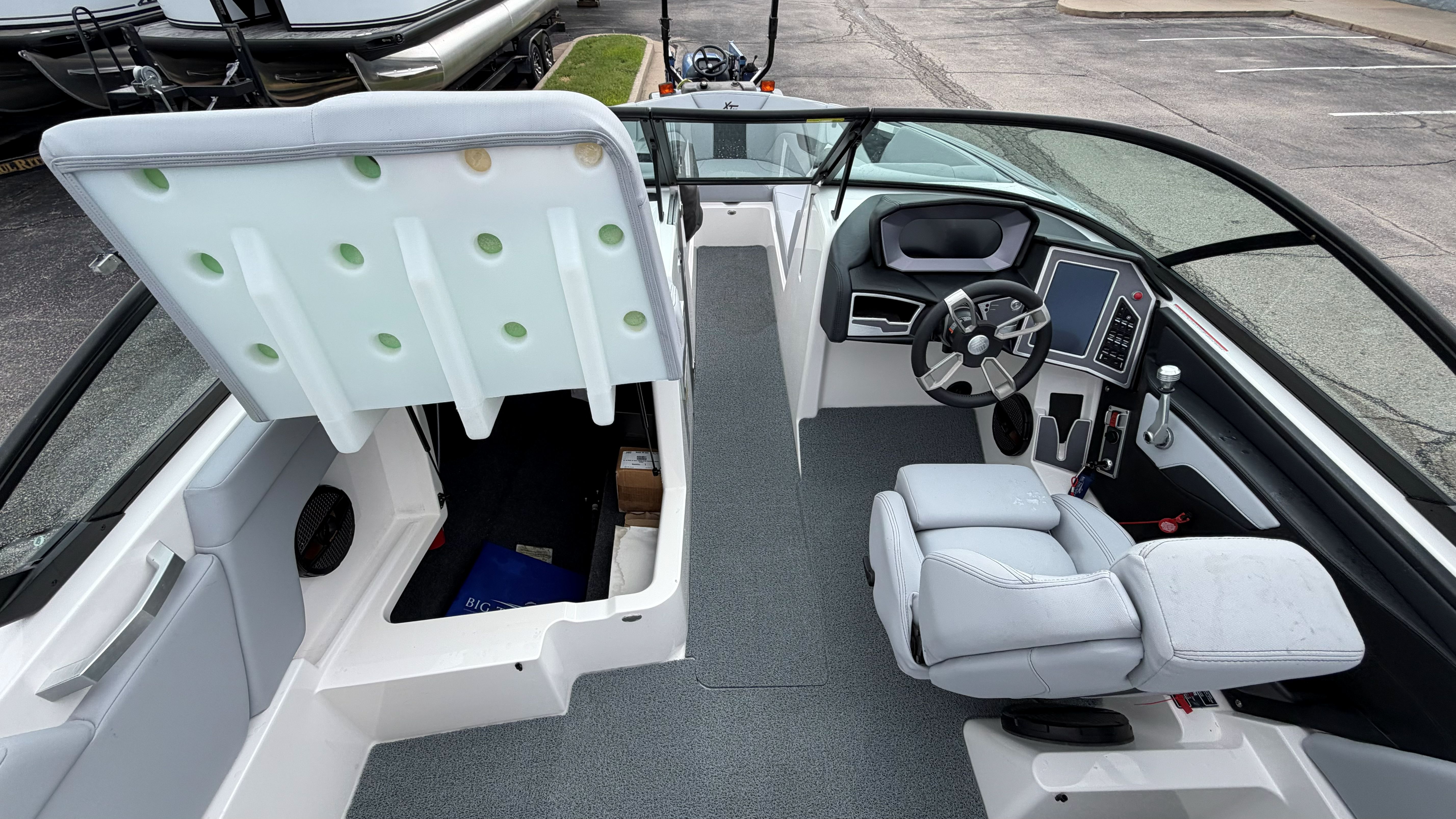 2024 MasterCraft XT25 - Image 36