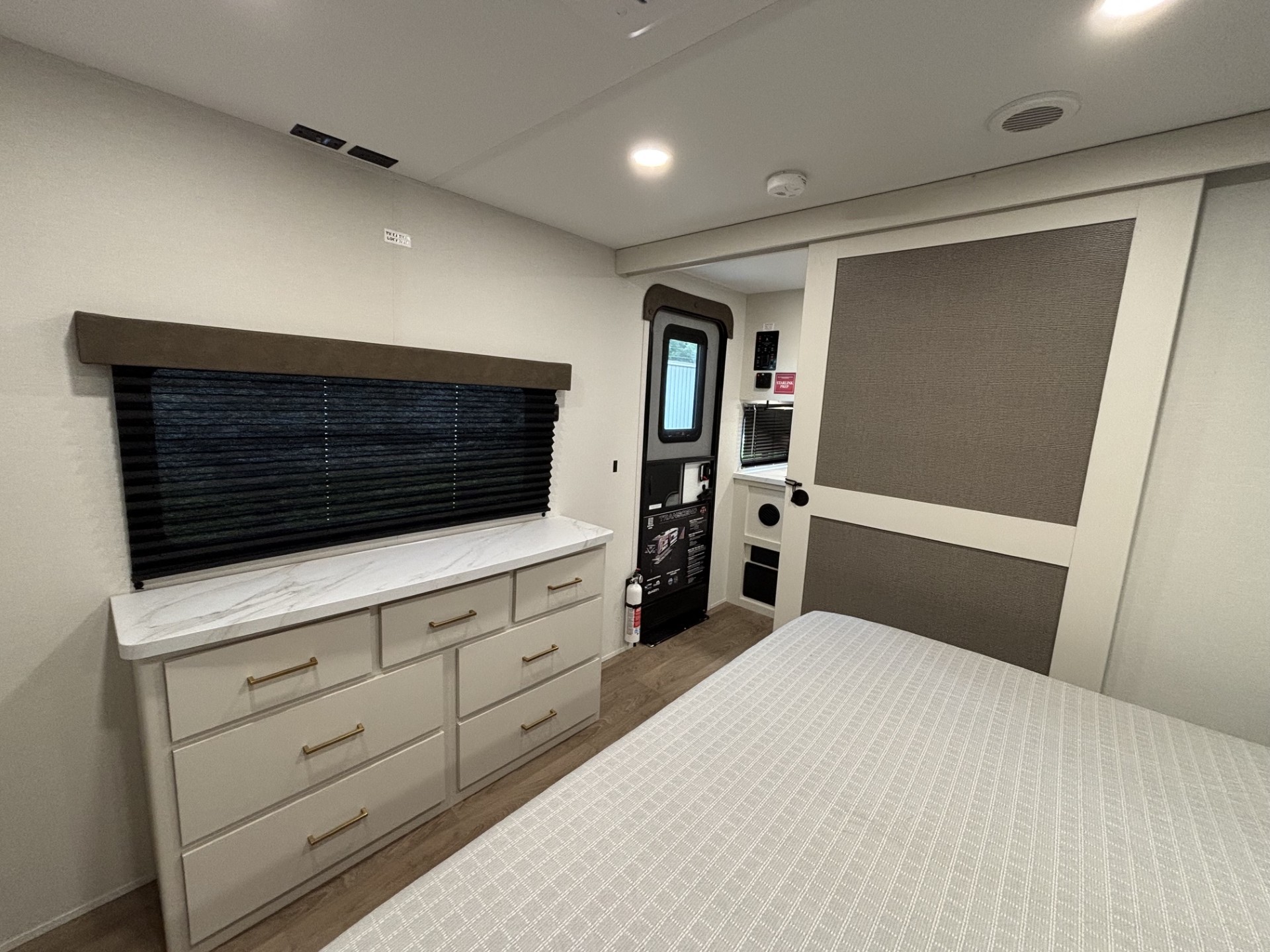 2027 Grand Design Transcend 335BHT - Image 21