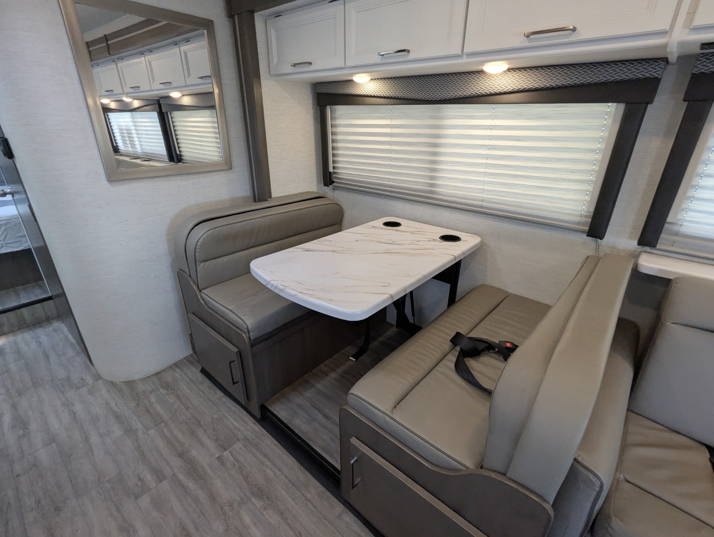 2025 Thor Motor Coach Four Winds 31MV - Image 16